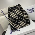 Burberry黑格紋束口水桶包一比一高仿英倫女包肩背包
