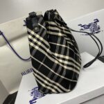 Burberry黑格紋束口水桶包一比一高仿英倫女包肩背包