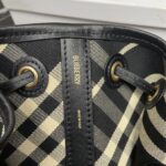 Burberry黑格紋束口水桶包一比一高仿英倫女包肩背包