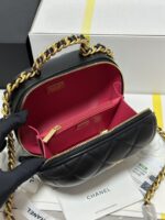 香奈兒小圓盒化妝包 AS3066椭圓鏈條手提包嗲嗲風可愛精品仿製款