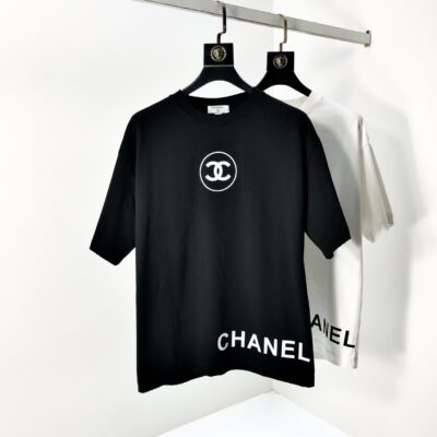 CHANEL 高仿男款短袖T恤 黑色重工Logo設計 2025春夏型男專櫃感