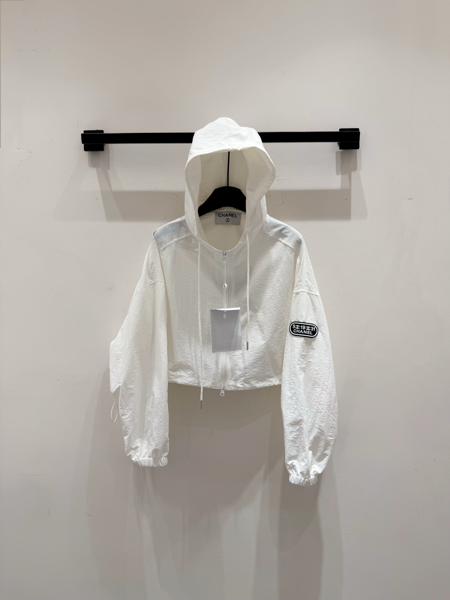 CHANEL 復刻版輕薄防曬外套白色顯瘦剪裁 百搭小香風 夏日造型必備