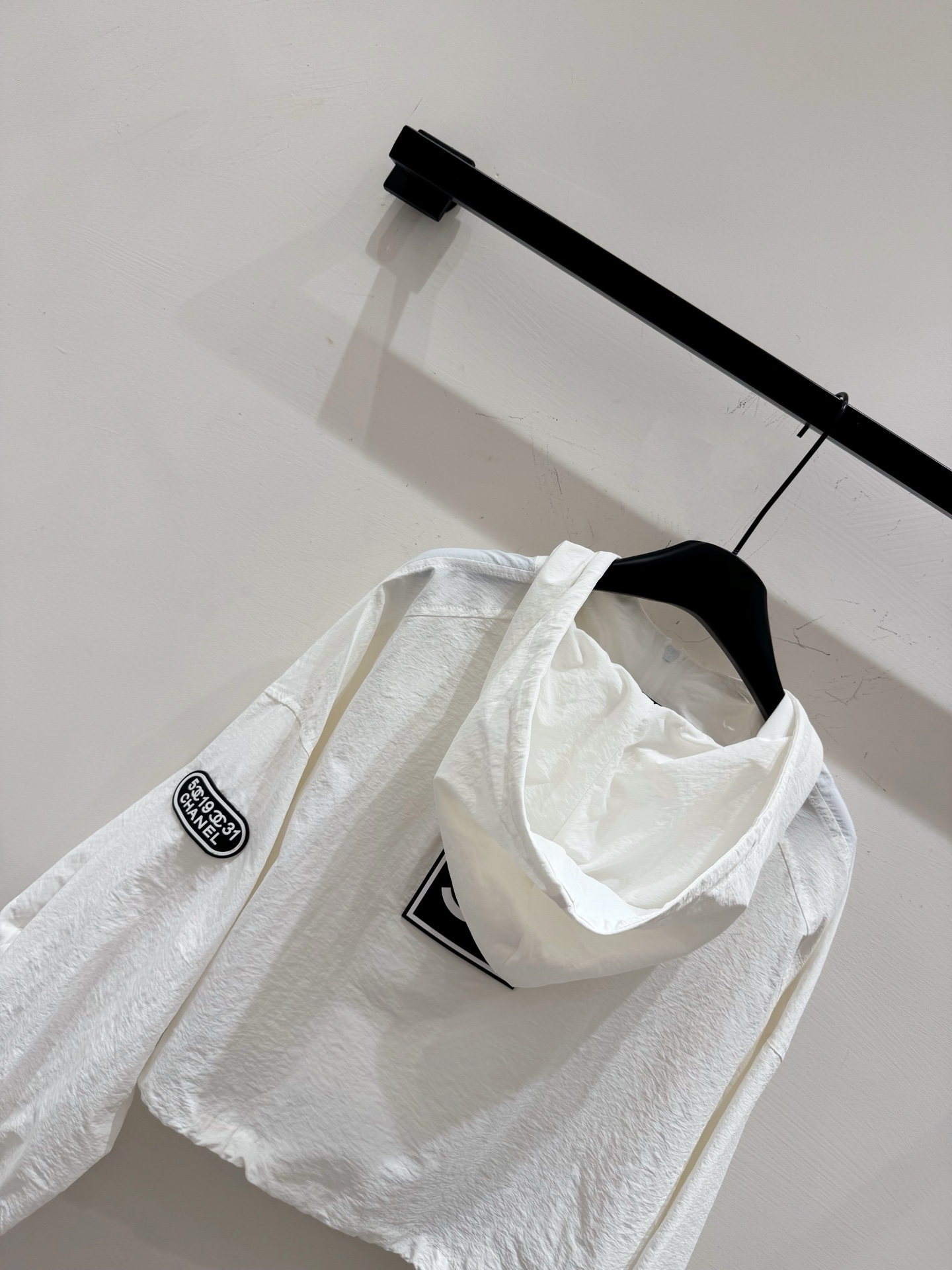 CHANEL 復刻版輕薄防曬外套白色顯瘦剪裁 百搭小香風 夏日造型必備