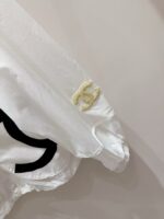 CHANEL 高仿白色風防曬外套 抽繩領設計春夏百搭輕盈時尚感