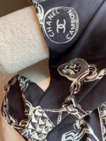 CHANEL 高仿絲絨方巾 黑白雙面設計 140x140 經典高級感 秋冬優雅首選
