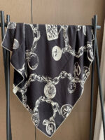 CHANEL 高仿絲絨方巾 黑白雙面設計 140x140 經典高級感 秋冬優雅首選