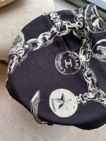 CHANEL 高仿絲絨方巾 黑白雙面設計 140x140 經典高級感 秋冬優雅首選