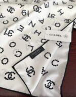 CHANEL 一比一真絲絲巾 雙面同色90x90 字母Logo交織設計 浪漫優雅質感首選