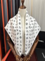 CHANEL 一比一真絲絲巾 雙面同色90x90 字母Logo交織設計 浪漫優雅質感首選