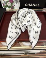 CHANEL 一比一真絲絲巾 雙面同色90x90 字母Logo交織設計 浪漫優雅質感首選
