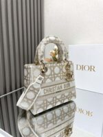 Dior 迪奧精品仿製 Mini Lady D-Lite 金白刺繡手提包