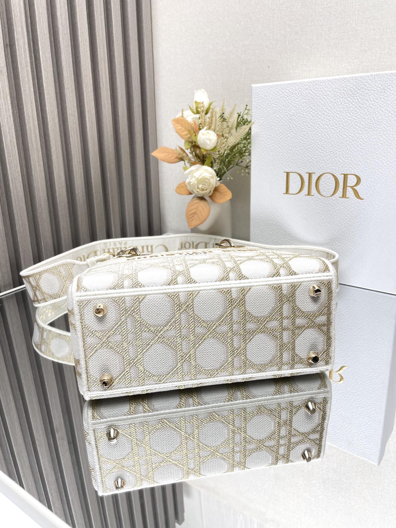 Dior 迪奧精品仿製 Mini Lady D-Lite 金白刺繡手提包
