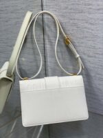 Dior 迪奧高仿 30 Montaigne 白色荔枝皮金扣肩背包