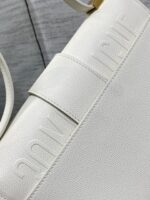 Dior 迪奧高仿 30 Montaigne 白色荔枝皮金扣肩背包