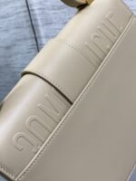 Dior 迪奧精品仿製 30 Montaigne 淺卡其滑面牛皮金扣肩背包