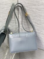 Dior 迪奧頂級原單 30 Montaigne 天藍色滑面牛皮金扣肩背包