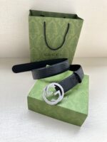 Gucci GG壓紋黑色皮帶銀扣雙G復刻精品腰帶一比一高仿男士真皮皮帶