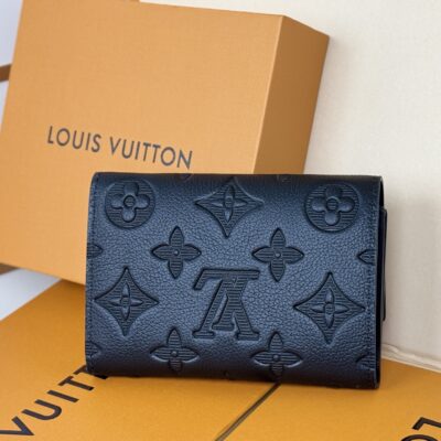 LV M12635精品仿製Victor短夾壓紋小牛皮設計緊湊卡槽配置輕巧質感精品風