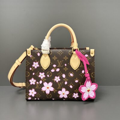 LV M13269 復刻版OnTheGo小號手袋櫻花圖案村上隆聯名粉嫩優雅小包春季亮眼款