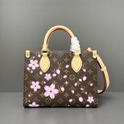 LV M13269 復刻版OnTheGo小號手袋櫻花圖案村上隆聯名粉嫩優雅小包春季亮眼款