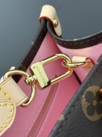 LV M13269 復刻版OnTheGo小號手袋櫻花圖案村上隆聯名粉嫩優雅小包春季亮眼款