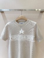 Dior 迪奧精品仿製薄針織套頭衫 顯白修身版型 星星Logo甜美百搭款
