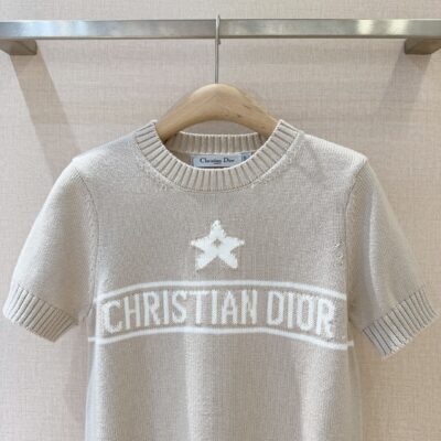 Dior 迪奧精品仿製薄針織套頭衫 顯白修身版型 星星Logo甜美百搭款