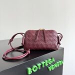Bottega Veneta高仿Concert Pouch迷你包容量感人可調肩帶秋季通勤小巧百搭794258