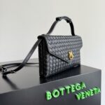 BOTTEGA VENETA 復刻版KNOT LOCK斜挎包 垂墜感皮革百搭通勤風 2025新品817191