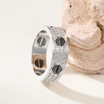 Cartier 頂級原單LOVE滿鑽戒指 黑釘細節工藝 手工鋪鑲精雕閃耀奢華