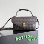 BOTTEGA VENETA 一比一KNOT LOCK斜挎包 棕紅色垂墜皮革百搭優雅 2025新品817191