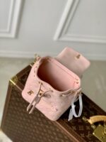 LV M13389 精品仿製Coussin迷你後背包 Monogram皮革雙肩包