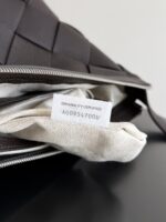 BOTTEGA VENETA 復刻版男士大斜背包 Diago顆粒皮革 通勤耐用紳士風格795125