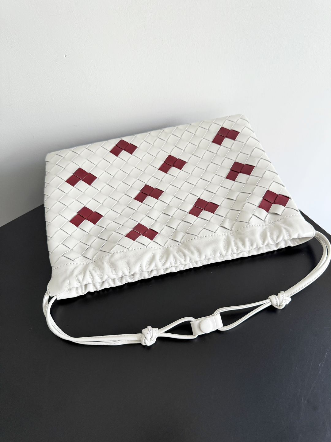 BOTTEGA VENETA 精品仿製腋下包 垃圾袋造型大容量 夏日百搭雲朵風時尚款796728