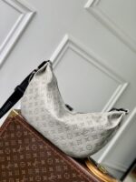 LV M24468 高仿 Hobo Hamac 大號新月包｜Monogram Shadow 壓紋牛皮革斜背包