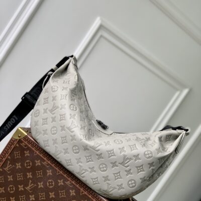 LV M24468 高仿 Hobo Hamac 大號新月包｜Monogram Shadow 壓紋牛皮革斜背包