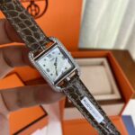 Hermès Cape Cod 真鑽腕錶｜珍珠母貝面｜美洲鱷魚皮錶帶｜23mm新款首發