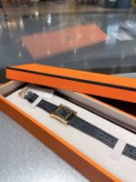 Hermès HEURE H 小號鑲鑽黑面腕錶｜Barenia小牛皮錶帶｜2022早春新色