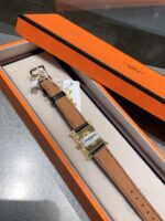 Hermès HEURE H 小號鑲鑽黑面腕錶｜Barenia小牛皮錶帶｜2022早春新色