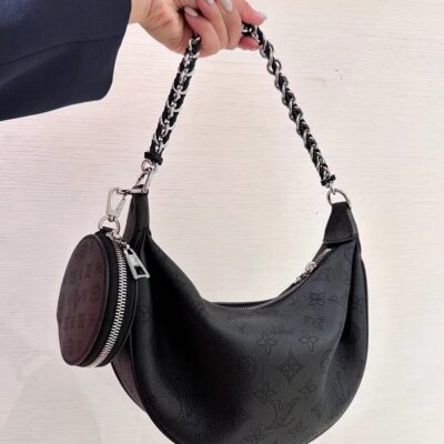 LV A貨Baia半月包穿孔牛皮黑色輕奢設計附零錢包多功能斜背小巧實用M22819黑