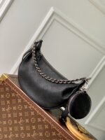 LV A貨Baia半月包穿孔牛皮黑色輕奢設計附零錢包多功能斜背小巧實用M22819黑