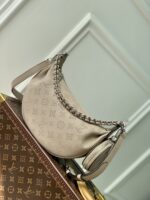 LV M22820 高仿灰色Baïa小號手袋 穿孔牛皮半月包