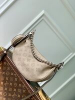 LV M22820 高仿灰色Baïa小號手袋 穿孔牛皮半月包