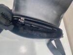 Prada 精品仿製 黑色2VD059 單肩包 翻蓋附小袋設計 男士必備通勤包