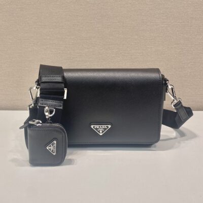 Prada 精品仿製 黑色2VD059 單肩包 翻蓋附小袋設計 男士必備通勤包