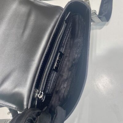 Prada 頂級原單 灰色2VD059 單肩包 可拆小袋設計 男士百搭休閒包
