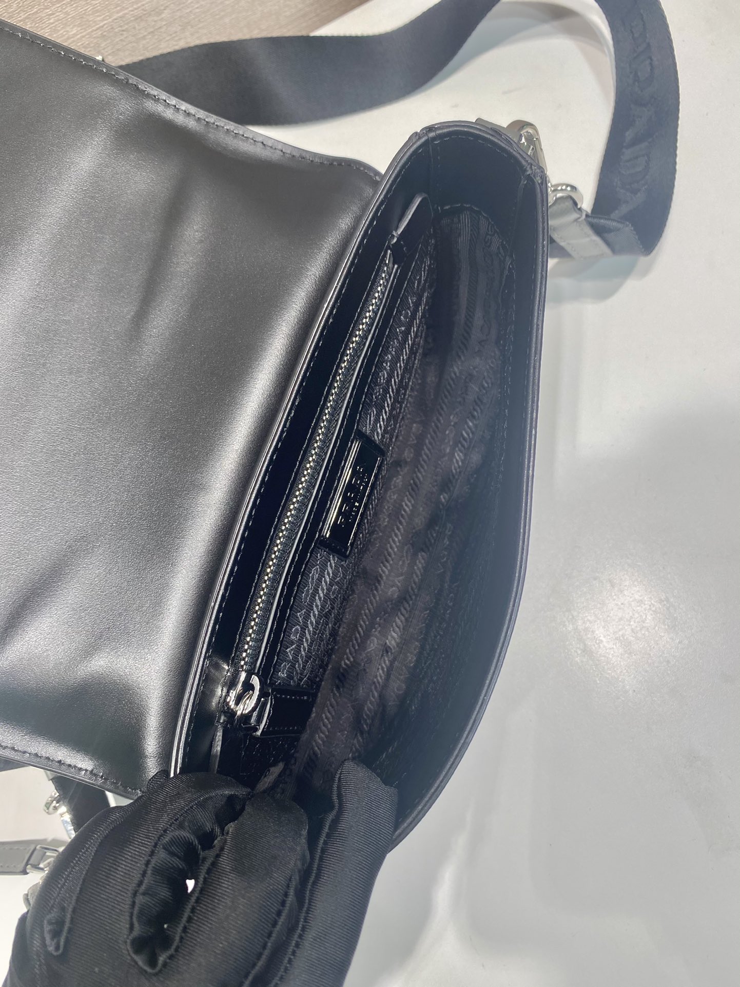 Prada 頂級原單 灰色2VD059 單肩包 可拆小袋設計 男士百搭休閒包