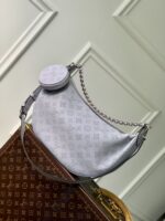 LV 原單Baia半月包穿孔牛皮黑色輕奢設計附零錢包多功能斜背小巧實用M22822紫色