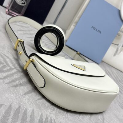 PRADA精品仿製馬鞍包1BD365奶白新月包雙肩帶高級摩登設計