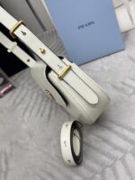 PRADA精品仿製馬鞍包1BD365奶白新月包雙肩帶高級摩登設計